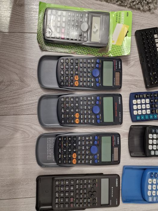 Lot 9 calculatoare stiintifice Texas Instrument si Casio