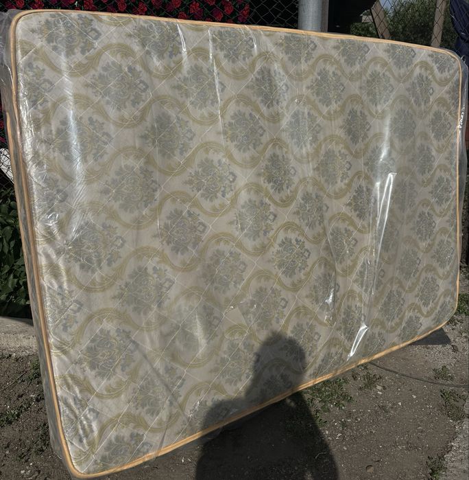 Продам матрас  140х200