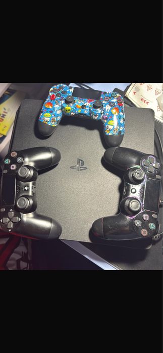 Ps4 500GB 3 controllere