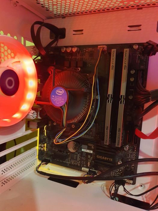 Vând unitate pc gaming