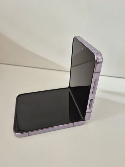 Samsung Galaxy Z Flip 4