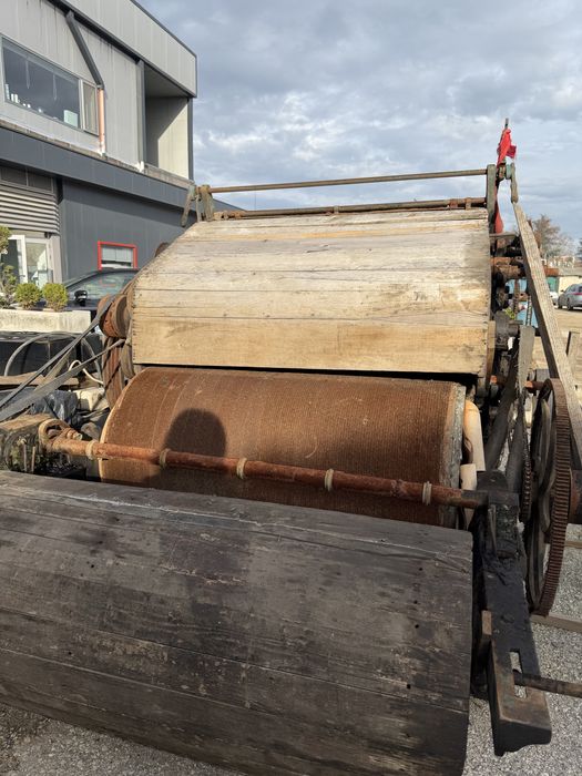 Антикварна текстилна машина Carding Machine (1900–1930 г.)