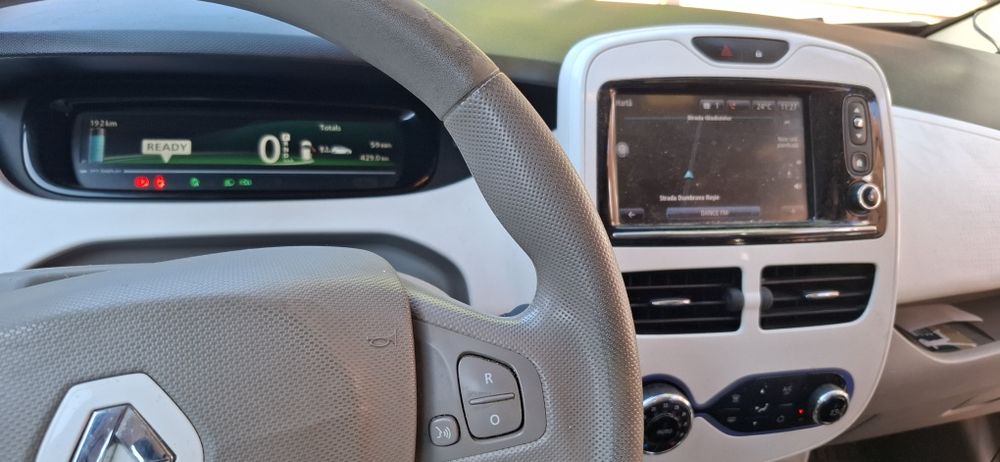 Închiriere Renault Zoe electric baterie 41 kw colantat UBER in Cluj