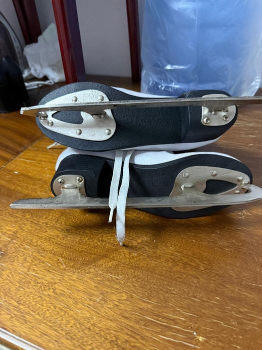 Продам женский коньки