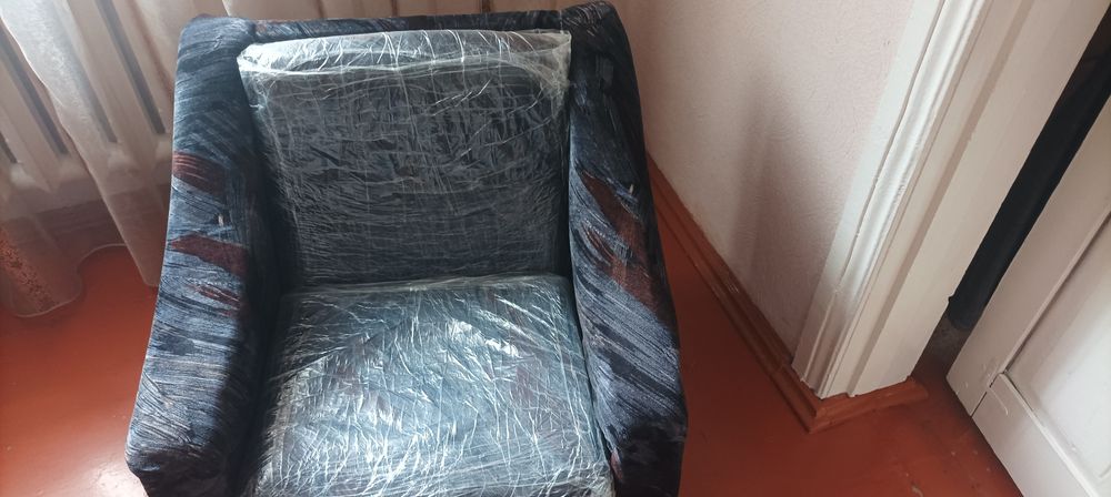Продам диван в придачу два кресла