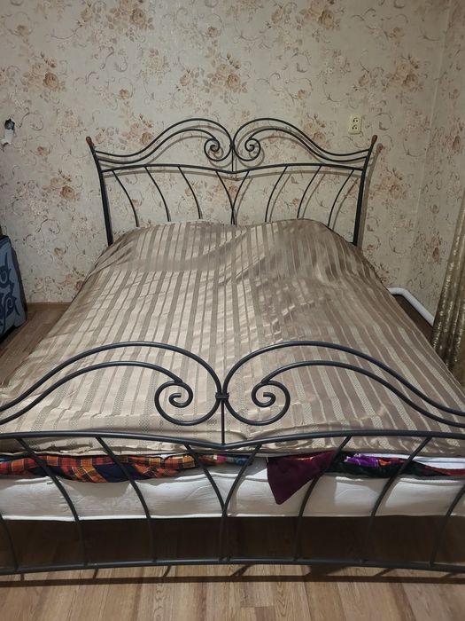 Кровать двухспальная