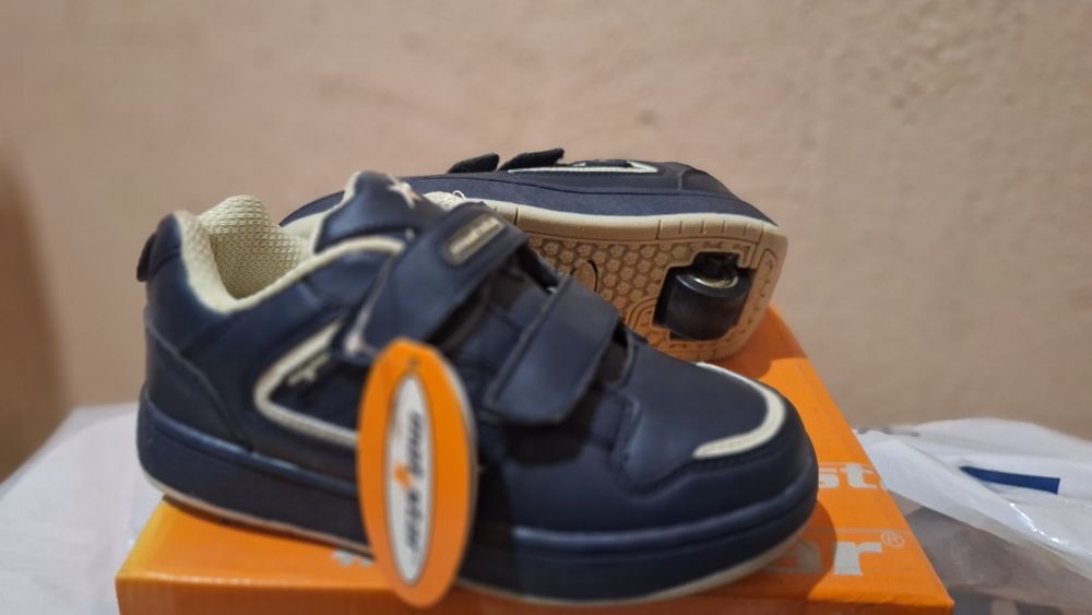 Нови детски кецове с колела Mat Star