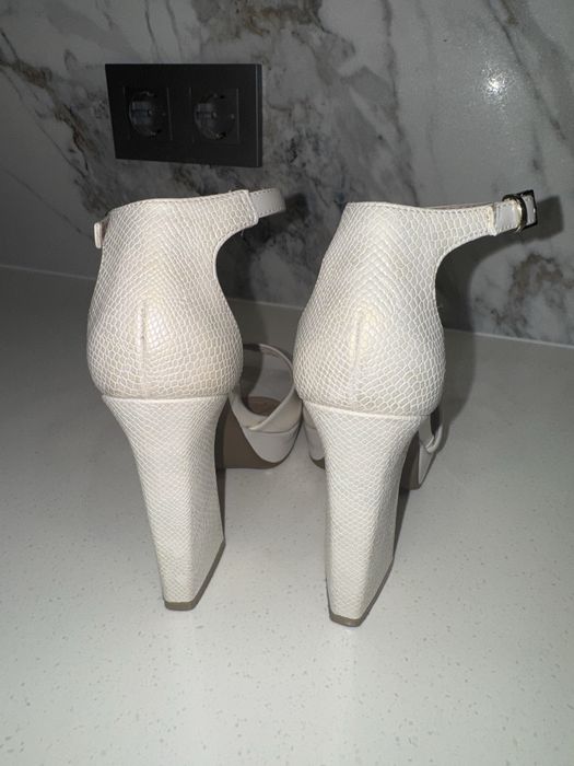 Туфли белые перламутровые