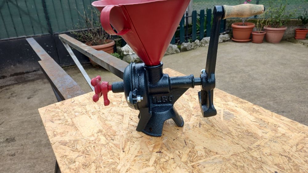 Moara veche de fontă,marca ILBO,românească