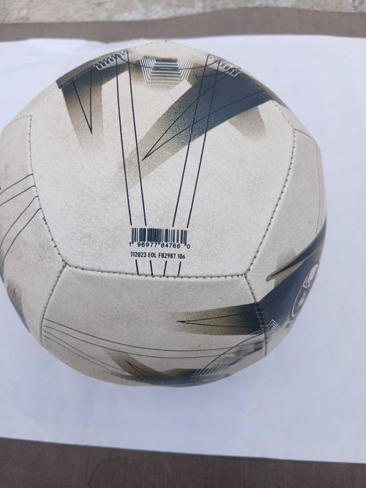 Футболна топка NIKE PITCH Premier League.