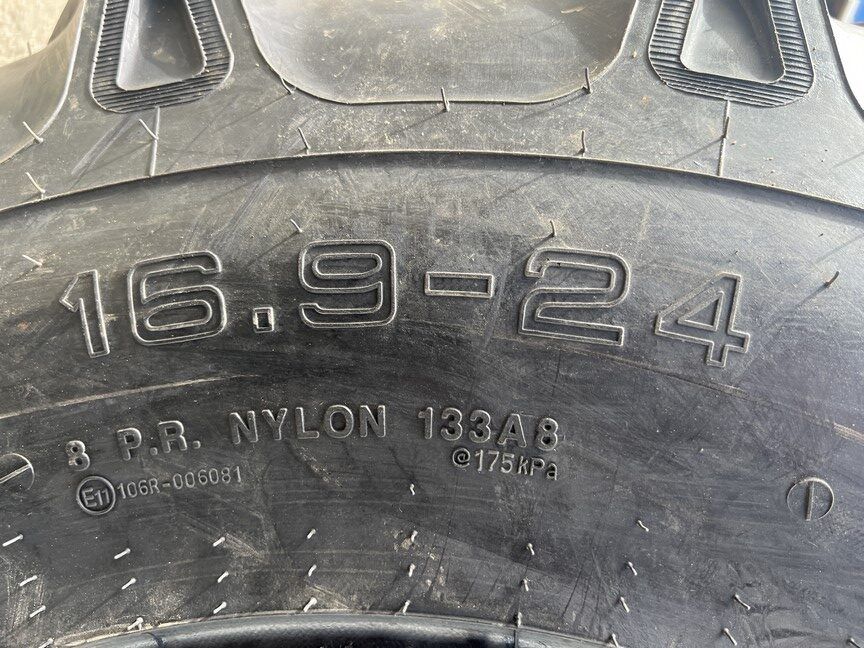 Anvelopa 16.9-24 CEAT FARMAX 8PR 133A8 TT  Cauciucuri tractor, Fiat, Case, Fendt, John Deere, New Holland, Massey Ferguson, UTB   Cauciucuri tractor,