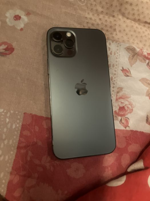 Продавам  iIphone 12 pro 256  за 200 евро в много добро състояние