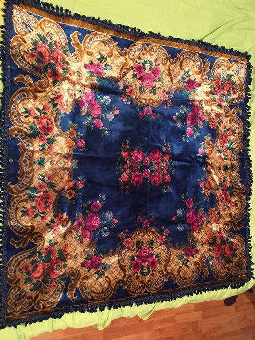 Vand cuvertura fete de perna carpeta fata de masa vintage