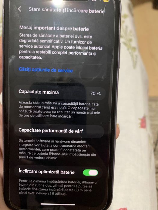 Vând iPhone 11 în stare bună de funcționare.