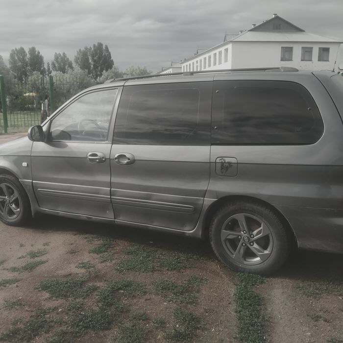 KiA carnival  2002