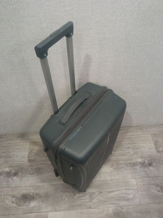 Продается дорожный чемодан