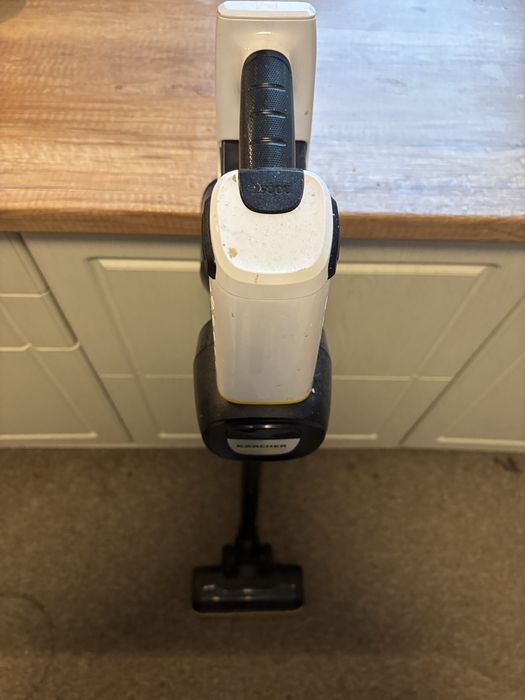 Aspirator vertical Karcher garanție Emag