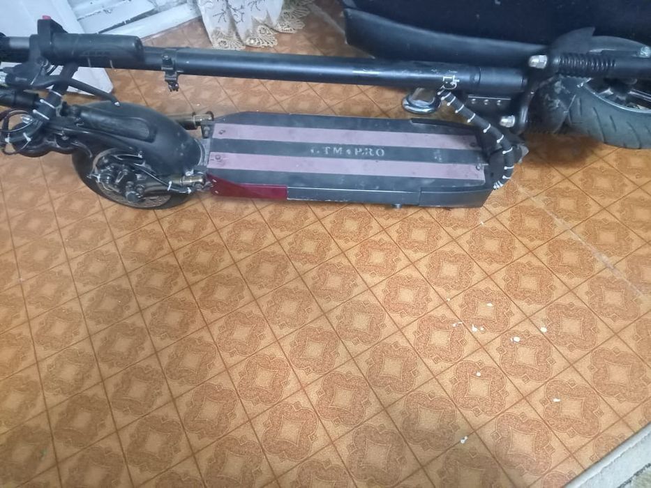 Продам самокат на запчасти очень срочно
