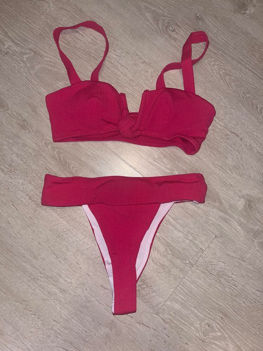 Тъмно розов бански