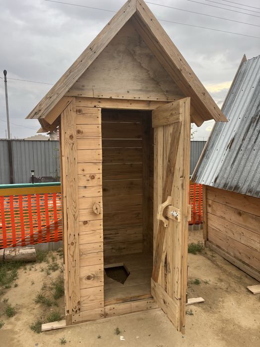Туалет деревянный
