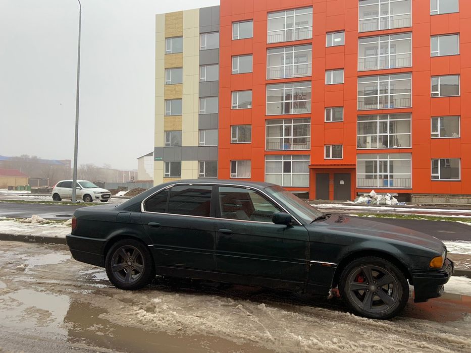 БМВ кузов е38 2.8 литра.