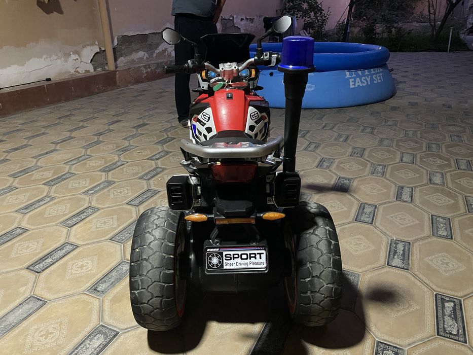 O'zi yuradigan motosikl 50-55 kg gacha bolalaga buladi zaryadkali