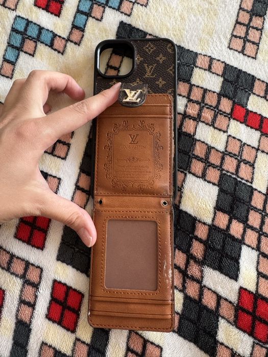 Продаю чехлы на iPhone 13