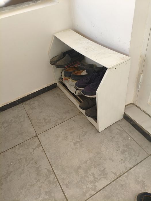 Антиквар poyabzal uchun javon