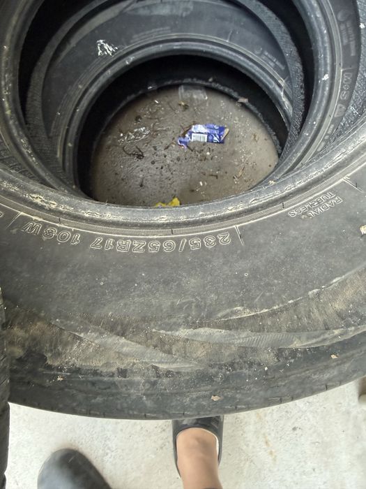 Шины б/у 4 штуки  235/65/17