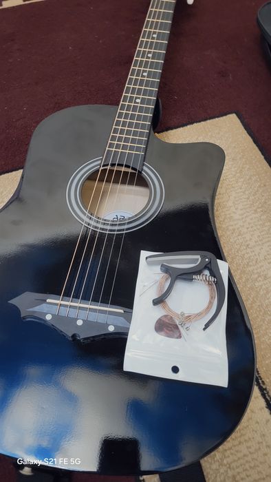 Жана  гитара сатады