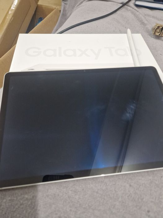 Samsung tab 9. 256 gb.12 gb.5 g aproape noua