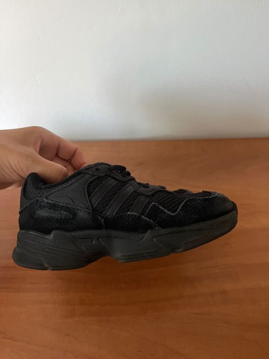 Маратонки Адидас и пантофки дракон