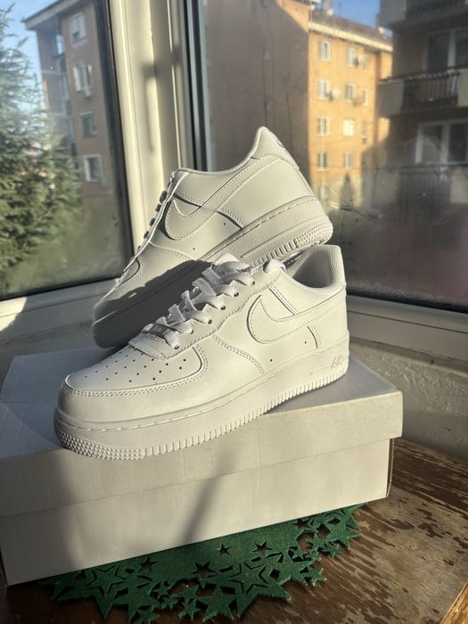 Nike Air Force 1 Triple White