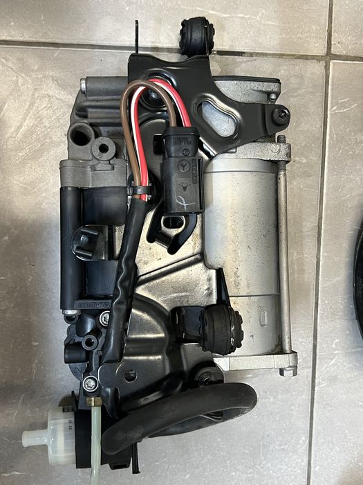 Airmatic задни възглавници и компресор за мерцедес w212 е класа