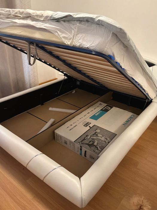 Легло и огледало