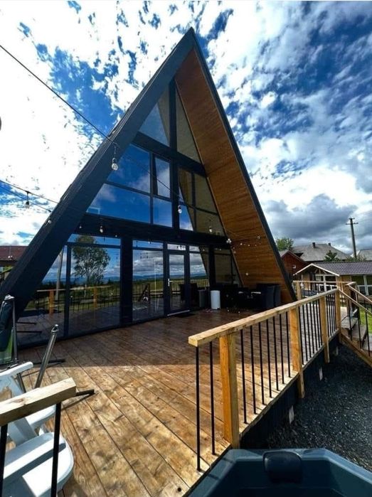 Cabane tip A frame, case din lemn rotund, foișoare  magazii