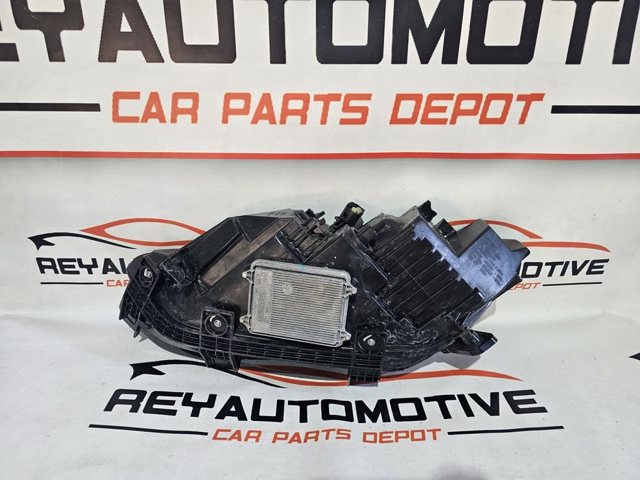 Far dreapta led Tesla Model X dupa 2015