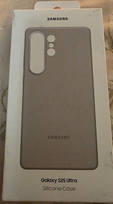 Кейсове за S25U и скин за него +3 кейса за S24U.