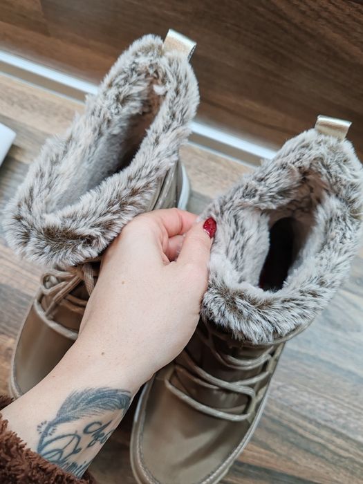 Продавам дамски апрески