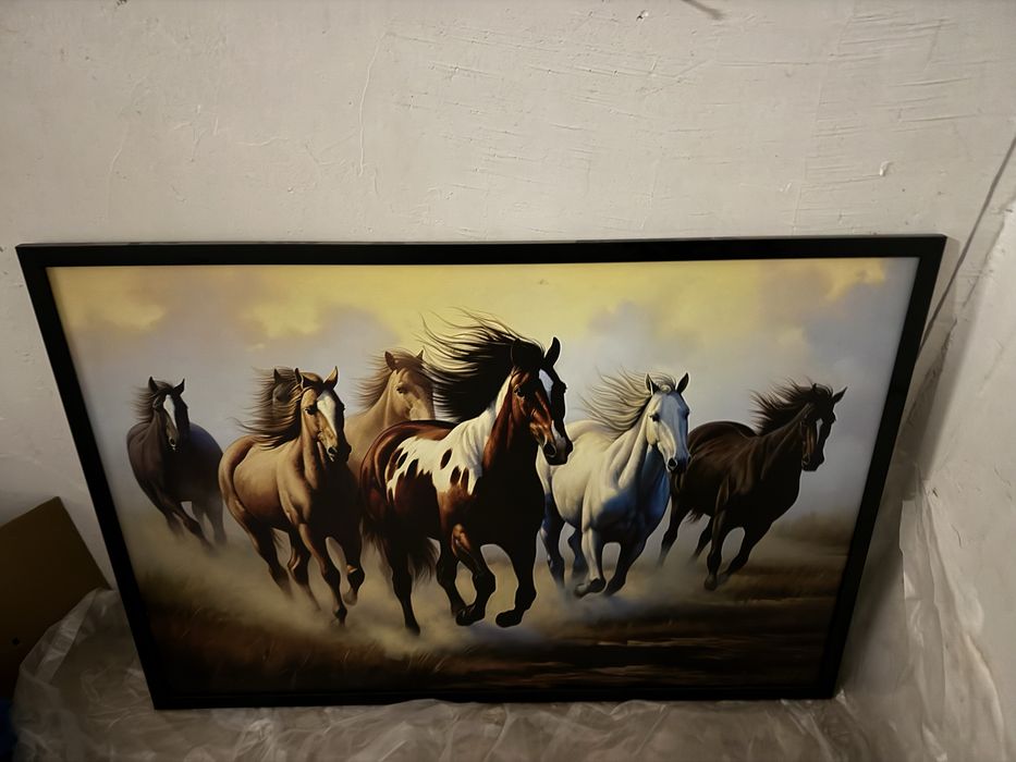 Продам картины на холсте лошади