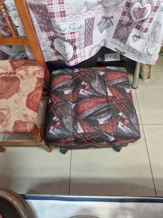 Продават се дървени трапезни  столове