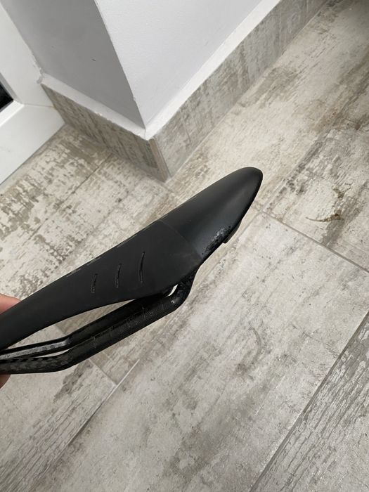 Продавам изцяло карбонова седалка fizik fi’zi:k carbon