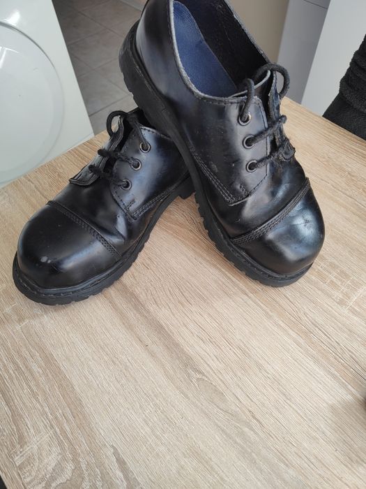 Обувки с Метално бомбе - Металски