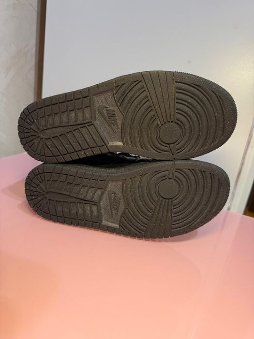 Vand adidasi Air Jordan 1 Mid ,,Black Snakeskin”