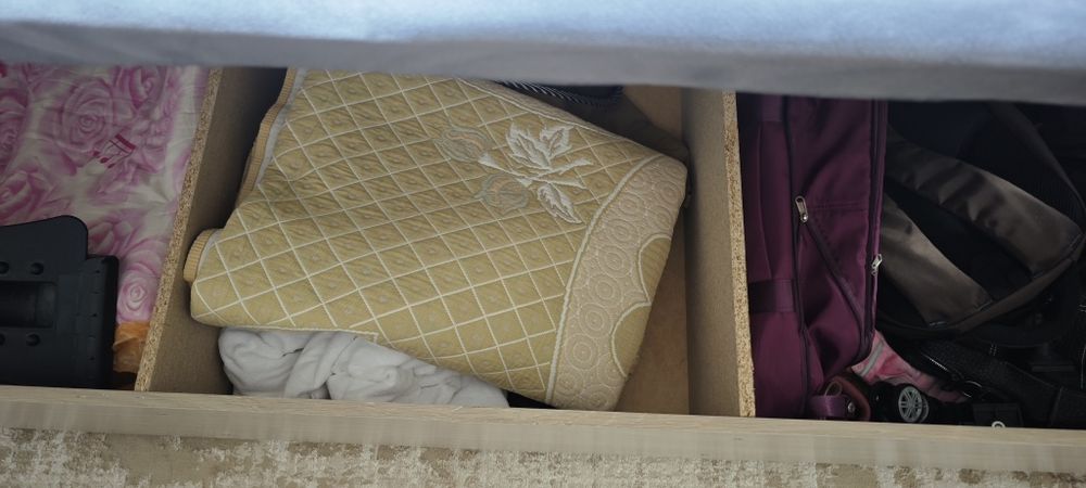 родаю 4 кровати, размер 90×200.