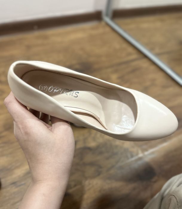 Туфли новые на каблуках