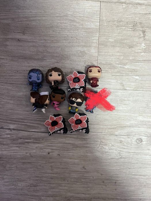 Игрушки с очень странных дел