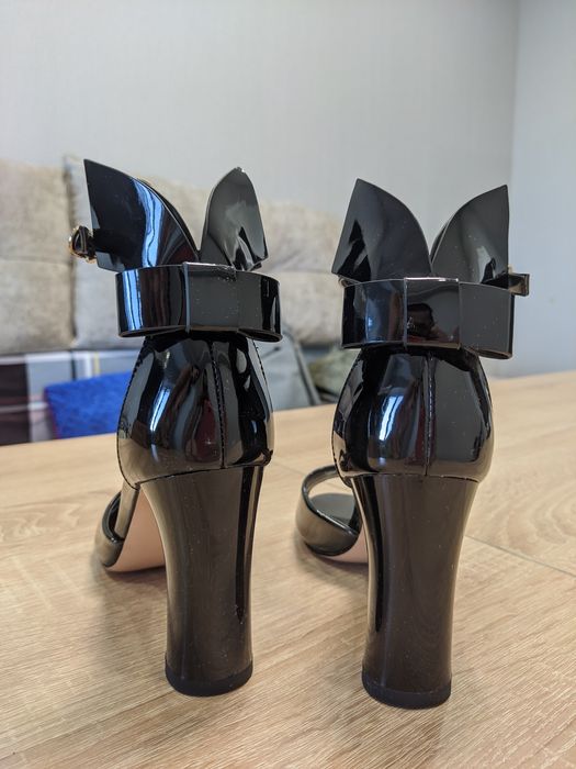 Женские босоножки