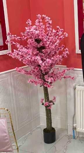 Декоративни дръвче. Изкуствени цветя