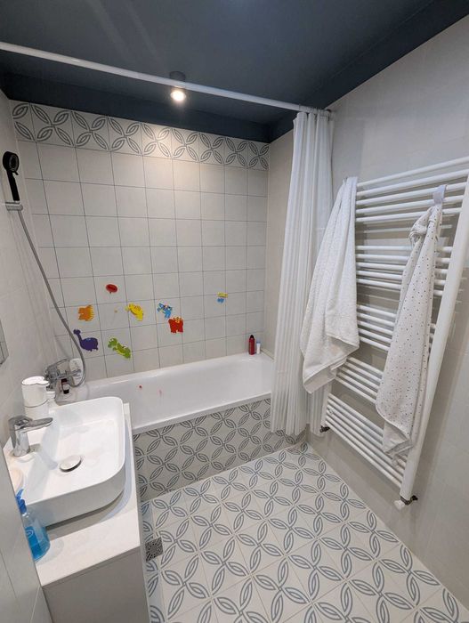 Persoana fizica vand Apartament 3 camere, 2 bai, 75 mp, Tudor – Ramurele | Renovat, mobilat, luminos